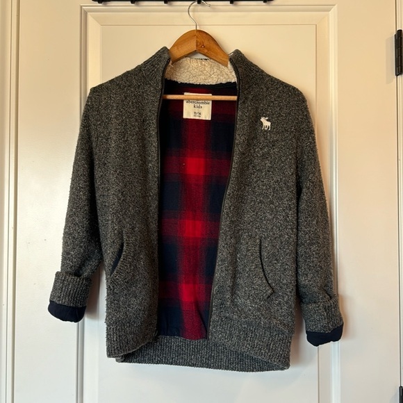 abercrombie kids Other - Abercrombie kids warm zip up w plaid interior Sherpa collar size 13/14 preppy